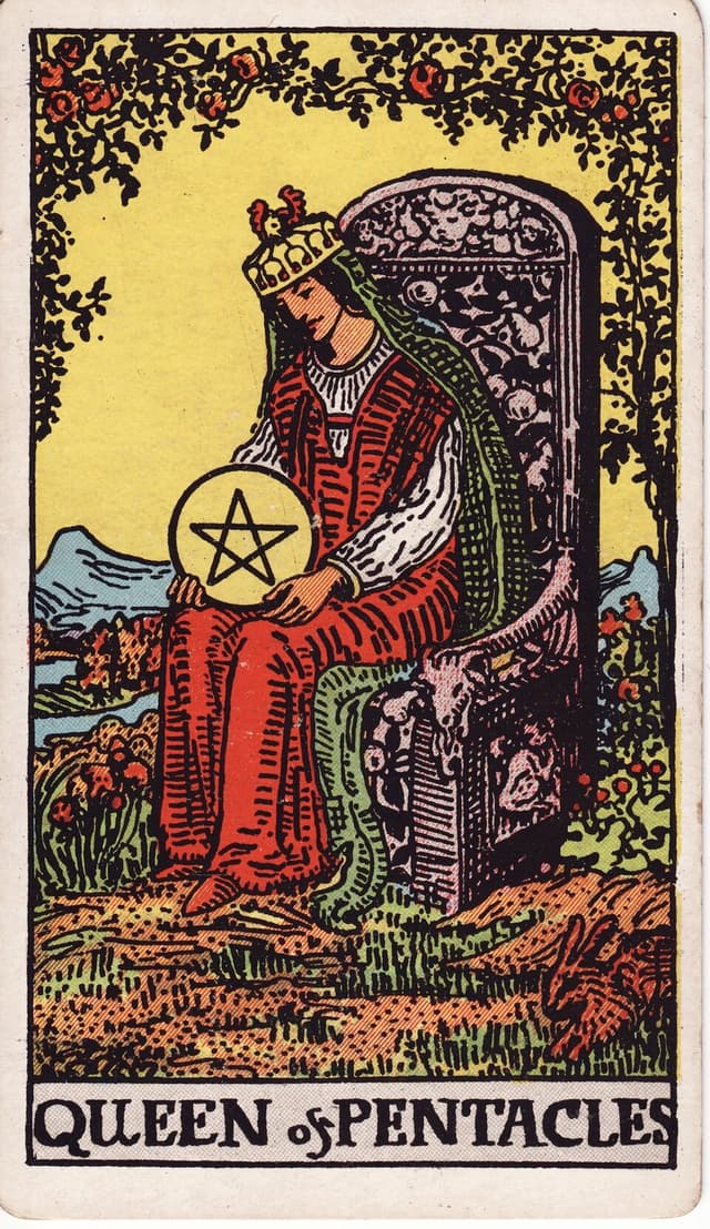 Королева Пентаклей (Queen of Pentacles) — карта Таро